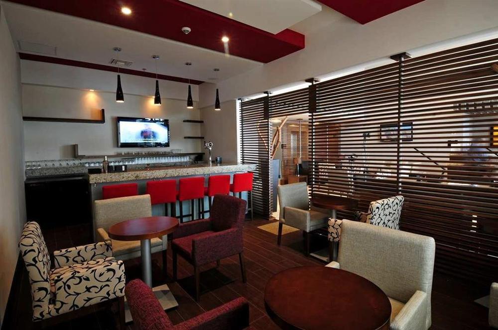 Hotel Doubletree By Hilton Querétaro Restaurant foto